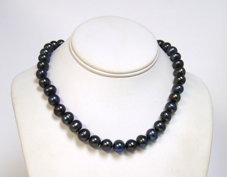 Peacock Pearl Necklace