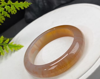 Brazalete de ágata color miel claro degradado: Pétalos flotantes translúcidos de más de 52 mm.