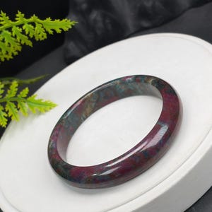 Rubin-Zoisit-Armreif: 61 mm Porzellanglanz, Rot, Grün, Blau, Ölmalerei-Stil