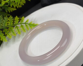 Brazalete de ágata rosa lavanda Lotus: 56 mm de alto, transparente, limpio y redondo.