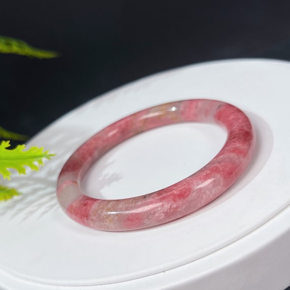 ユニークなブラジル産ロードナイトバングル 53 MM フレークアイス結晶