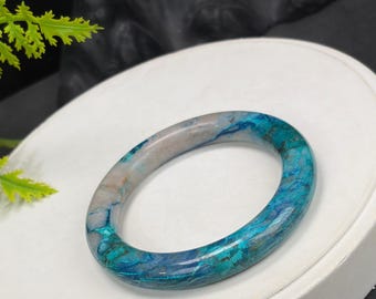 Brazalete de crisocola americana raro: 52+ mm, cristalización azul verdosa, estilo pintura al óleo, redondo.
