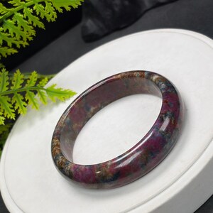 Rubin Zoisit armband: 60 MM porslinsglans rödgrön blå oljemålningsstil