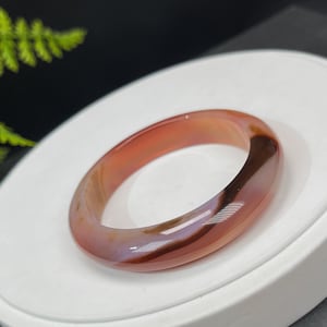 Högkvalitativt Madagaskar Gradient Röd Agat Armband 52 MM Icy Genomskinlig Flerskiktad Kalcedon Armband Lycka Vänskap Gåva till Henne