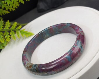 Brazalete de zoisita rubí: 61 mm, brillo de porcelana, rojo, verde, azul, estilo pintura al óleo.
