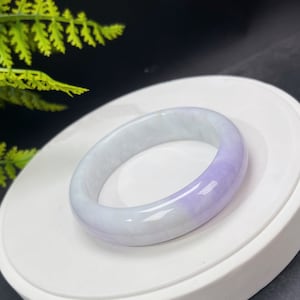 Natürliche Jadeit Armreif 56 + MM zertifiziert Klasse A Lavendel schwach grün Fei Cui Traditionelle Jade Reichtum Glücksbringer Talisman Geschenk für Sie