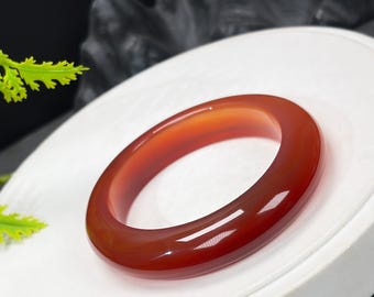 Brazalete de ágata roja: 53 mm de alto, translúcido, limpio, multicapa.