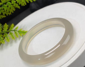 Brazalete de ágata verde dorada gris claro: 61 mm de alto, transparente, con patrón de escamas de dragón.