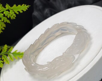 Brazalete de ágata color champán claro: 58+ mm de alto, transparente, tallado a mano, con diseño retorcido de ouroboros chino.