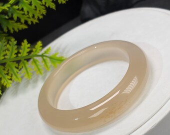 Brazalete de ágata dorada clara: 56 mm de alto, transparente, con inclusiones limpias en forma de pétalos.