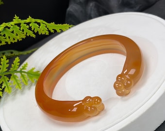 Brazalete abierto de ágata naranja: 64 mm, escamas de dragón translúcidas como el hielo, con pata de gato tallada a mano.