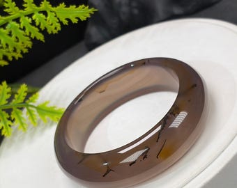 Brazalete de ágata con paisaje en tono marrón ahumado claro: 56+ mm, negro hielo translúcido con inclusiones flotantes musgosas.