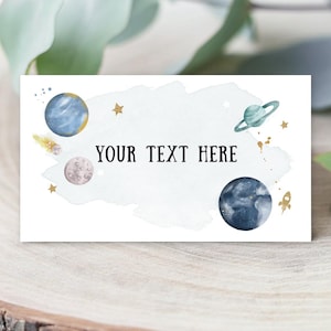 Bewerkbare voedseletiketten Outer Space Verjaardag Galaxy Voedseletiketten Plaatskaart Tent invoegen Astronaut Around the Sun gouden sjabloon afdrukbaar 0357