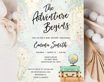 Convite de Chá de Bebê Editável "A Aventura Começa" com Confete Dourado, Malas, Globo Terrestre e Tema Viagem ao Redor do Mundo - Modelo Digital Imprimível 0263