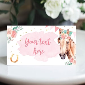 Etichette per tende da compleanno per cavalli modificabili Etichette per cavalli Segnaposto per feste da cowgirl Modello stampabile per pony con fiori rosa in sella Corjl 0398
