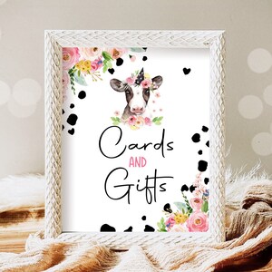 Cartes et cadeaux Décoration de table Décoration de table Décoration de table Cadeau d'anniversaire de la vache Décoration de table Fête des animaux de la ferme Rose Fille de la ferme Floral Basse-cour Panneau de la vache sacrée Imprimable 0434