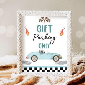 Cadeau parkeren alleen bord raceauto verjaardagsfeestje 2e verjaardag opgroeien twee snelle raceauto decor Racing blauwe jongen download afdrukbare 0424