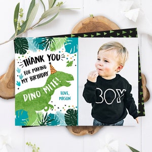 Cartão de agradecimento de dinossauro editável para aniversariante, preto, verde, dourado, festa de dinossauro, T-Rex, foto, download, modelo Corjl para impressão, digital 0389