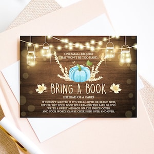 Petite citrouille modifiable, apportez un livre, carte de naissance, livres pour baby shower, bleu citrouille, automne rustique, insert, modèle Corjl imprimable 0015