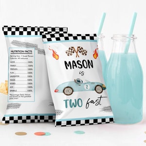 Saco de Chips de Carro de Corrida Editável Dois Decoração de Festa de 2º Aniversário Rápido Menino Festa de Corrida Lembrancinhas Aniversário Dois Carros Azuis Digital Corjl Modelo 0424