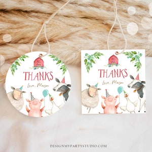 K&ouml;nnte beinhalten: Zwei Dankesch&ouml;n-Etiketten mit Farm-Motiv. Die Etiketten zeigen einen roten Stall, ein Schwein, ein Schaf, eine Kuh und eine Gans. Der Text auf den Etiketten lautet "Danke Liebe, Mason".