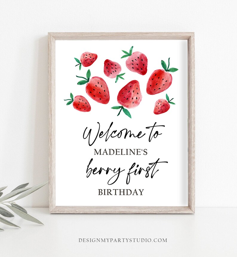 Peut inclure: Une affiche imprimable blanche avec un cadre en bois. L'affiche pr&eacute;sente une illustration aquarelle de fraises rouges et le texte "Bienvenue au premier anniversaire de Madeline's berry".