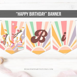 Pode incluir: Uma faixa colorida com as palavras "Happy Birthday" em letras marrons. A faixa tem um tema retro dos anos 70 com um design de sol de arco-&iacute;ris e patins.