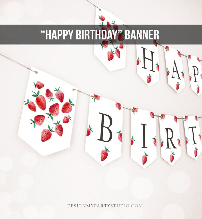 Peut inclure: Une banni&egrave;re blanche avec des illustrations de fraises rouges et les mots "HAPPY BIRTHDAY" en lettres noires.