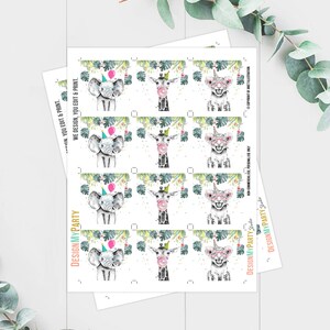 Puede incluir: Etiquetas de regalo de fiesta imprimibles con un elefante, una jirafa y un le&oacute;n que llevan sombreros de fiesta y gafas. Las etiquetas est&aacute;n decoradas con confeti y hojas tropicales.