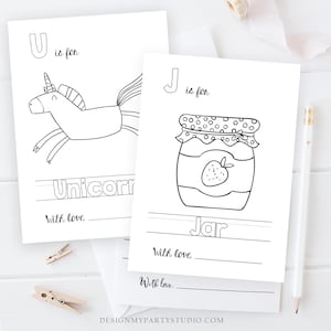 Op de afbeelding: Zwart-witte afdrukbare alfabet kleurplaten met een eenhoorn en een pot jam. De pagina's bevatten de letters U en J en de woorden "Einhorn" en "Pot jam".