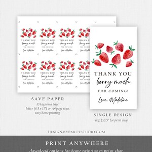 Op de afbeelding: Printbare bedankkaartjes met een aquarel-illustratie van rode aardbeien. De tekst luidt "Bedankt voor je komst! Liefs, Madeline". De kaartjes zijn ontworpen voor eenvoudig thuisprinten en zijn verkrijgbaar in een enkele maat van 2x3,5 inch voor drukkerijen.