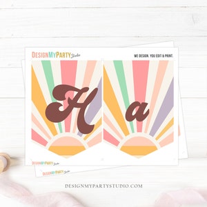 Pode incluir: Banner imprim&iacute;vel com um design retro de raios de sol em tons de rosa, laranja, amarelo e verde. O banner diz "Ha" em letras marrons.