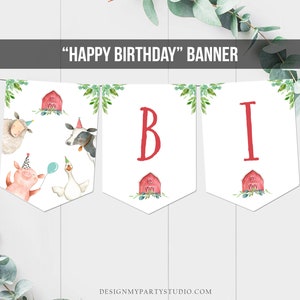 Pu&ograve; includere: Uno striscione bianco con le parole "Happy Birthday" in testo nero. Lo striscione &egrave; decorato con fienili rossi, foglie verdi e animali da fattoria, tra cui un maiale, una pecora, una mucca e un'oca. Ogni sezione dello striscione ha una lettera della parola "Birthday" in rosso.