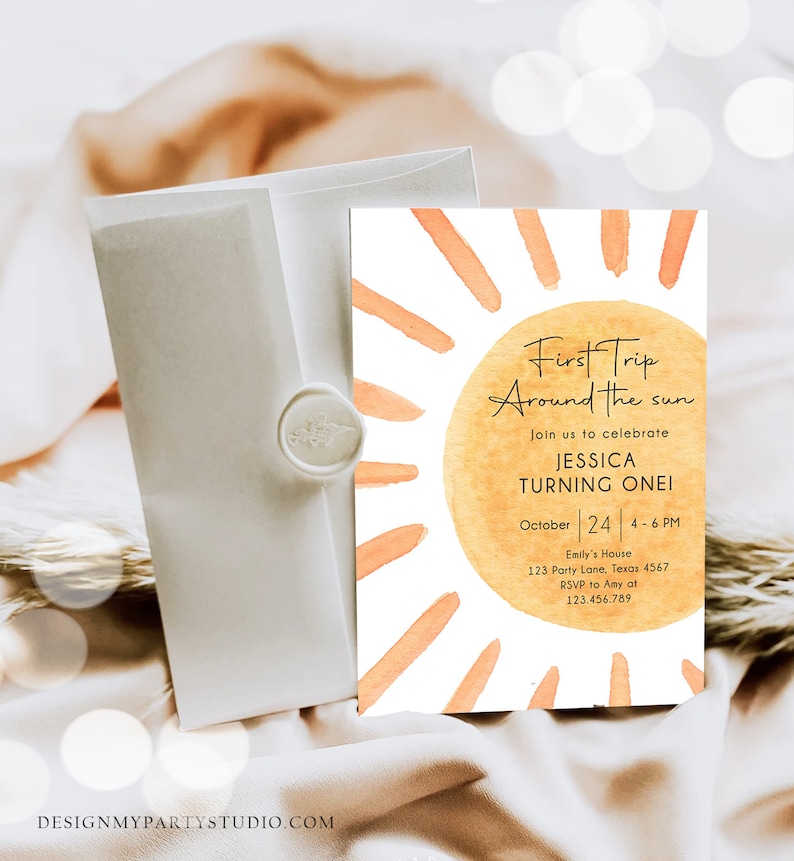 Peut inclure: Une illustration aquarelle d'un soleil avec le texte "First Trip Around the Sun" et "Join us to celebrate Jessica Turning One!"  October 24, 4-6 PM. Emily's House, 123 Party Lane, Texas 4567. RSVP to Amy at 123.456.789.