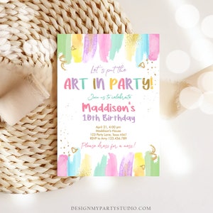 K&ouml;nnte beinhalten: Eine farbenfrohe Einladung zu einer Kunstparty. Die Einladung zeigt einen Aquarellhintergrund mit goldenen Glitzerakzenten. Der Text lautet "Let's put the ART IN PARTY!" und "Join us to celebrate Maddison's 10th Birthday".