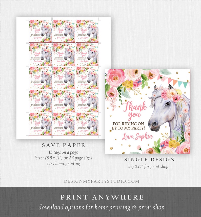 Puede incluir: Tarjetas de agradecimiento imprimibles con un caballo blanco con una corona de flores. Incluye el texto "&iexcl;Gracias por venir a mi fiesta! Con amor, Sophia".