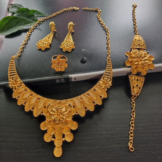 Handmade African Dubai Gold Color Crystal Necklace Earring Jewelry Sets Nigerian Wedding Accessories Costume Jewelry Sets (Silver)　並行輸入品 Luxury Dubai Gold Necklace Jewelry Set - African Wedding Necklace