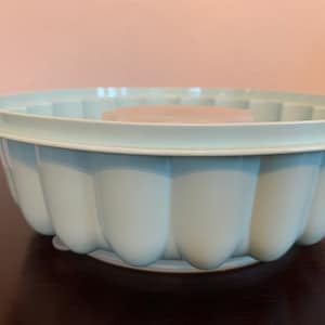 Vintage Tupperware 1201-1, 1202-1 - Two piece Jello Mold