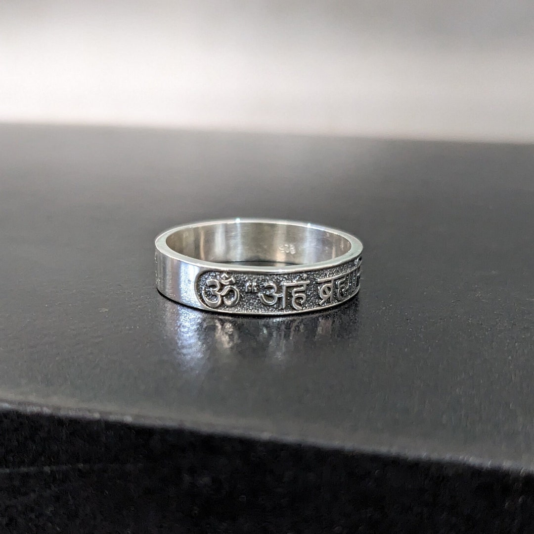 VOYLLA Women's Aham Brahmasmi Om Shanti Ring - Spiritual Sanskrit Mantra Silver Alloy Ring