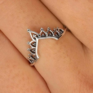 Silver crown ring, sterling silver ring, knuckle silver ring, chevron ring silver, midi ring, dainty ring, Celtic ring, promise ring