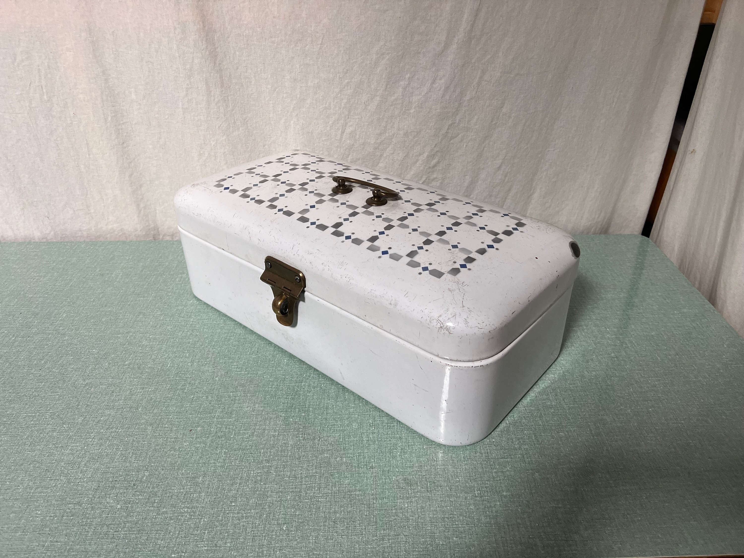 ビンテージ　ブレッドボックス Old Enamel Bread Box Vintage Bread Box - Etsy