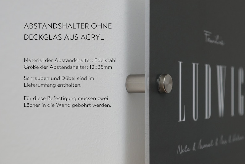 Personalisiertes Türschild für den Eingangsbereich. Befestigungsvariante mit Abstandshalter ohne Deckglas.