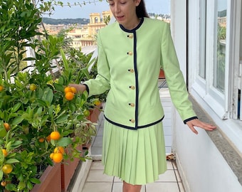 Begin jaren 90 Versus Gianni Versace groen pak met geplooide rok. Maat S