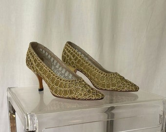 1980's golden heels covered in swirls. Size IT38,5