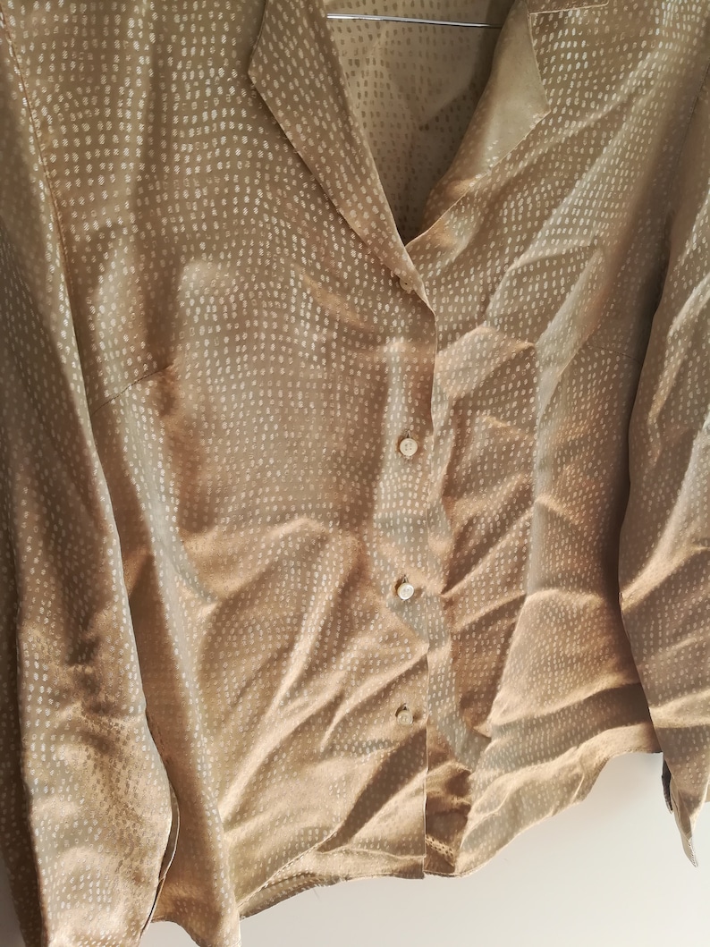 Vintage Champagne coloured Shirt with soft white spots all over Size 42 IT