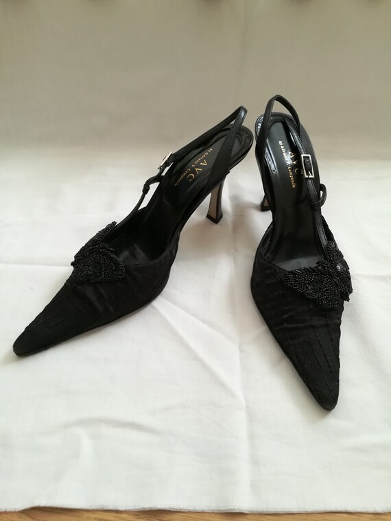 black pointed toe shoes