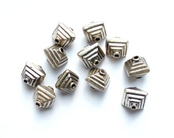 925 silver bead, 1 octahedron (small!) made of 925 silver; Pyramid shape, cube, blackened sterling silver; 7x7x7mm; handmade in Bali
