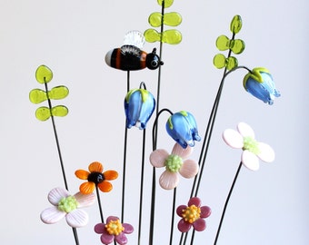 Flower plug made of Murano glass; bumblebee, bellflower; flowers; glass, lampwork, glass figure on metal rod, flower decoration; handmade by PERSICO