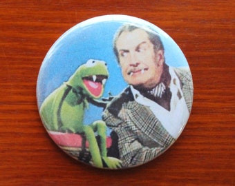 Kermit The Frog Vincent Price 2.25&quot; Button Keychain Badge Pin Muppets Humor Funny Horror Dracula 1970s 1977 Bites Vintage Retro Gift Large