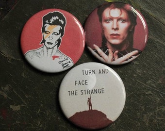 DAVID BOWIE ALADDIN SANE PUNK GOTH NEW ROMANTIC BUTTON PIN BADGE DAVID BOWIE ALADDIN SANE PUNK GOTH NEW ROMANTIC BUTTON PIN BADGE